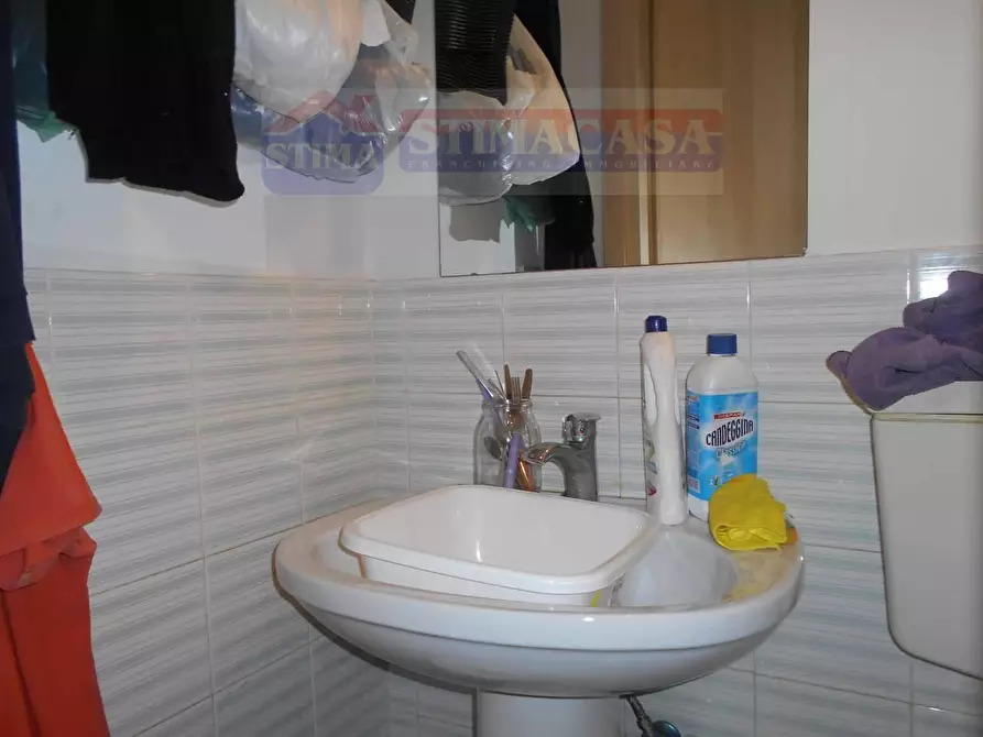 Immagine 13 di Locale commerciale in affitto  in VIA Padula a Casoria