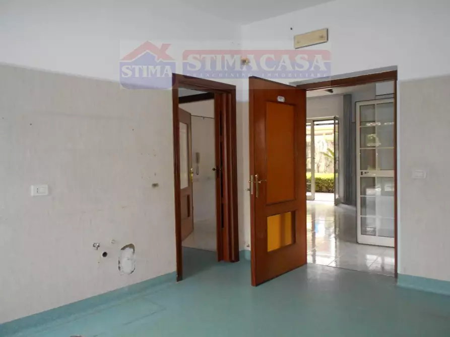 Immagine 15 di Ufficio in vendita  in VIA Etna a Casoria