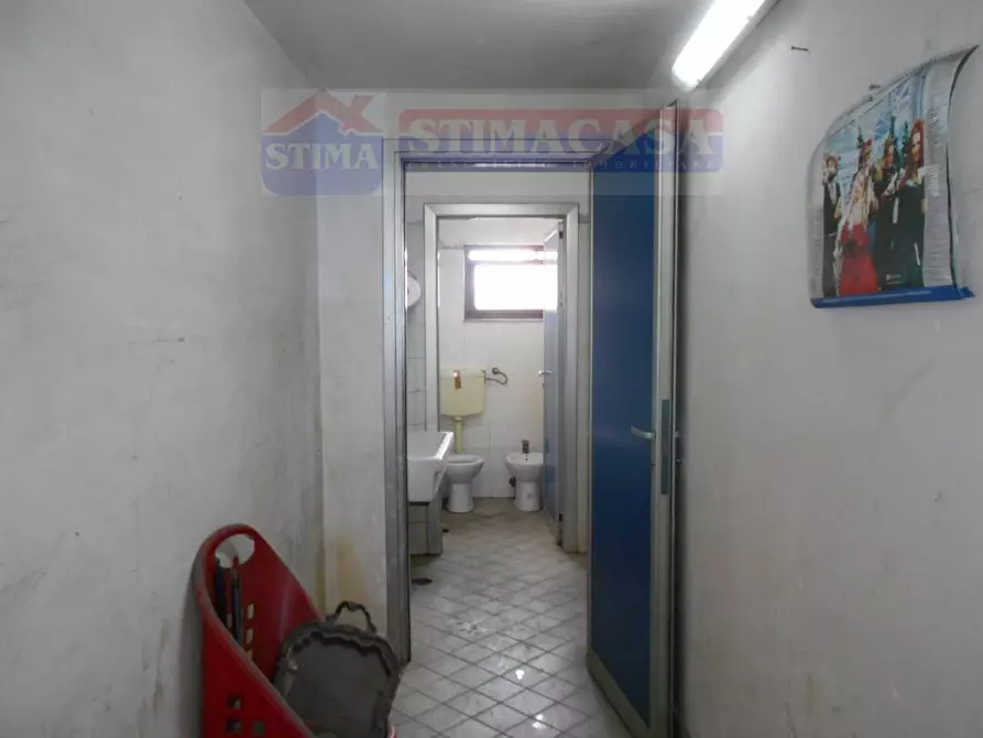 Immagine 21 di Palazzo in vendita  in VIA Pietro Nenni a Casoria