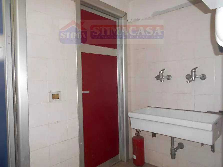 Immagine 23 di Palazzo in vendita  in VIA Pietro Nenni a Casoria