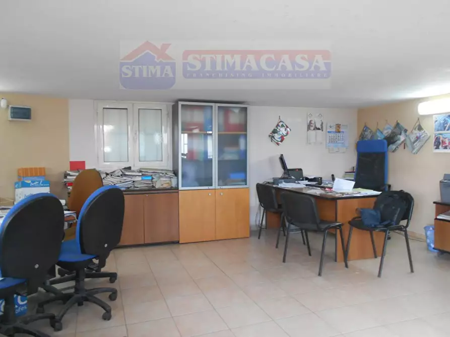 Immagine 24 di Palazzo in vendita  in VIA Pietro Nenni a Casoria