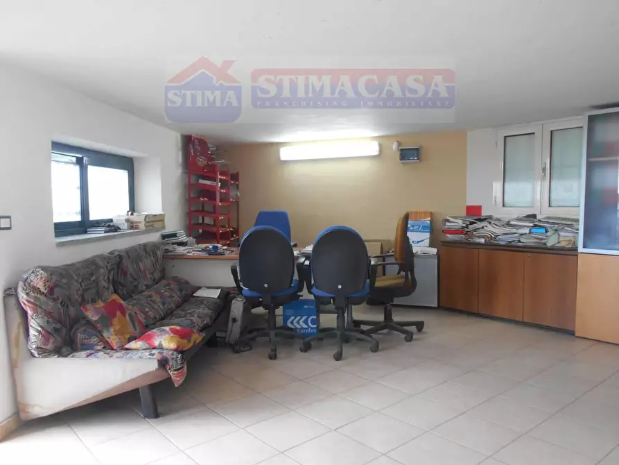 Immagine 25 di Palazzo in vendita  in VIA Pietro Nenni a Casoria