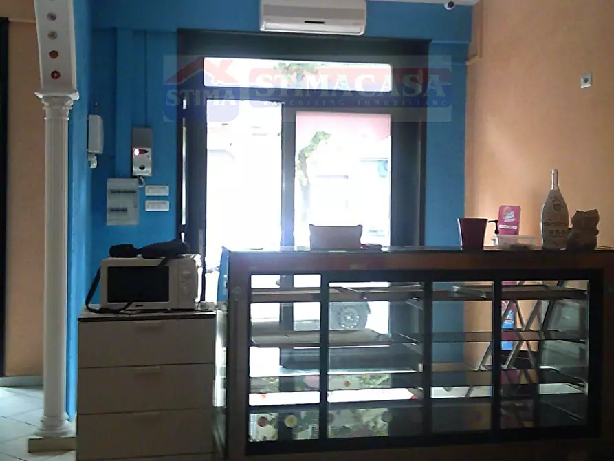 Immagine 2 di Locale commerciale in affitto  in CORSO Alcide de Gasperi a Afragola