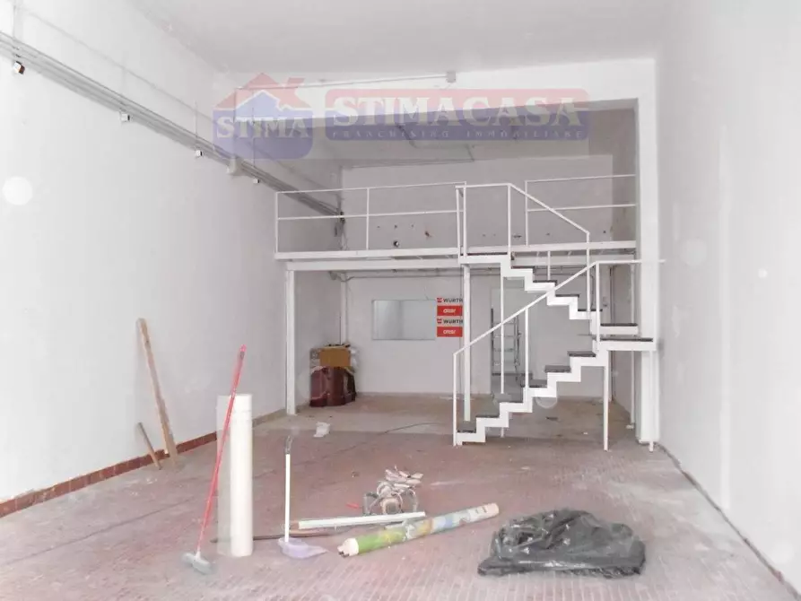 Immagine 3 di Locale commerciale in affitto  in VIA Padula a Casoria