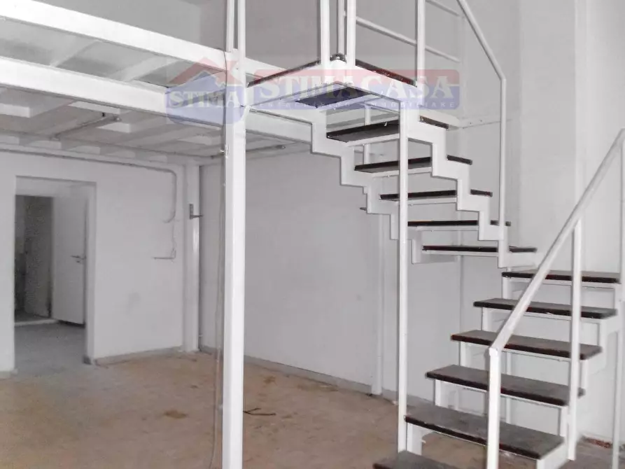 Immagine 4 di Locale commerciale in affitto  in VIA Padula a Casoria