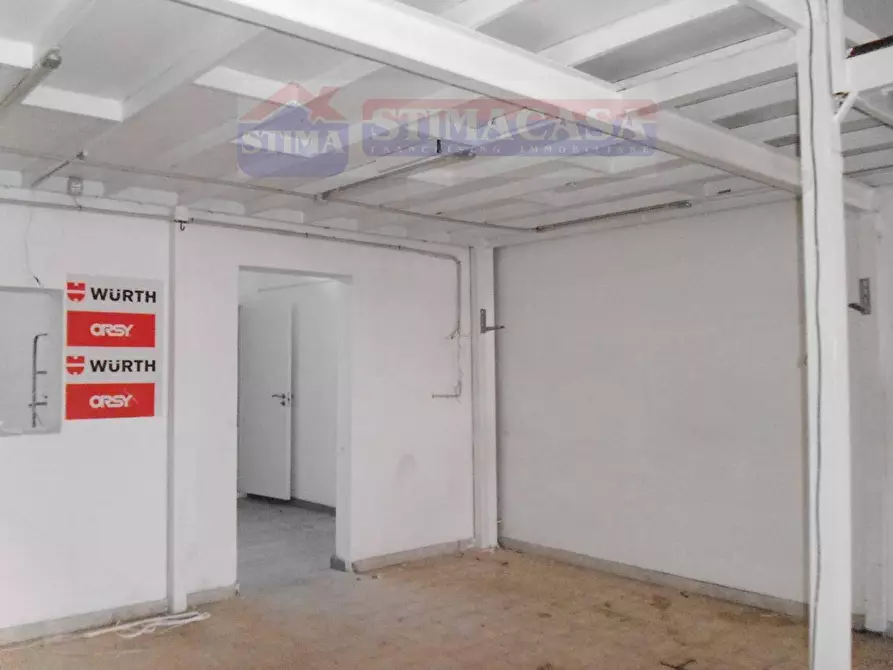 Immagine 5 di Locale commerciale in affitto  in VIA Padula a Casoria