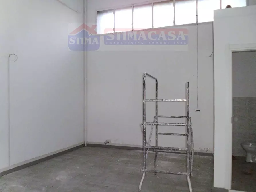 Immagine 6 di Locale commerciale in affitto  in VIA Padula a Casoria