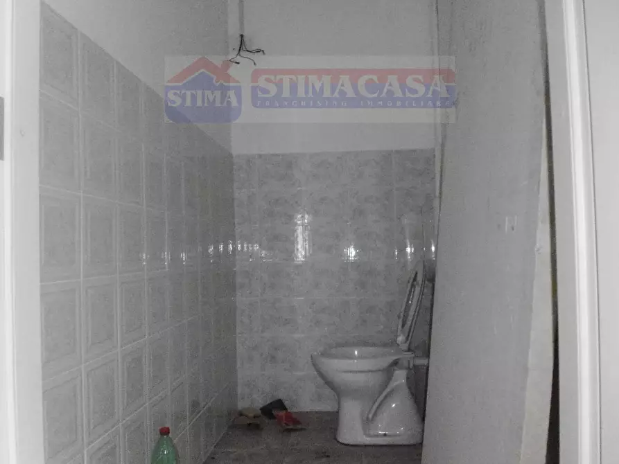 Immagine 8 di Locale commerciale in affitto  in VIA Padula a Casoria