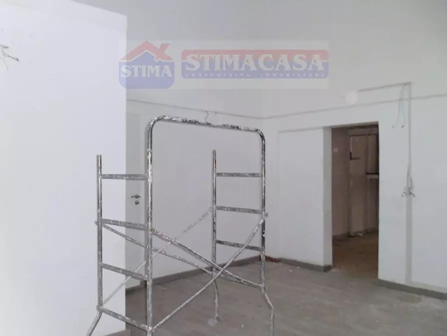 Immagine 9 di Locale commerciale in affitto  in VIA Padula a Casoria