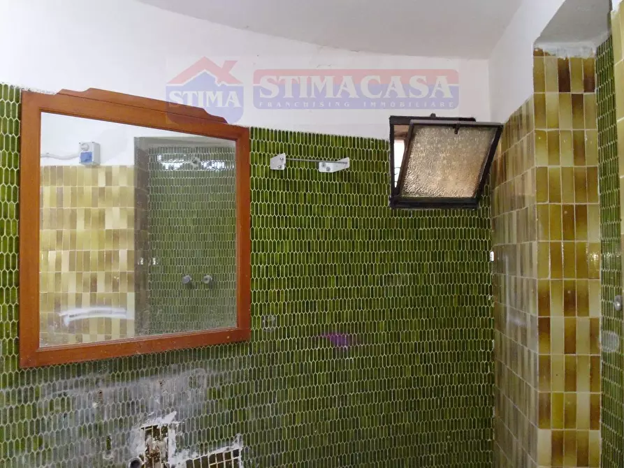 Immagine 10 di Locale commerciale in affitto  in VIA Padula a Casoria