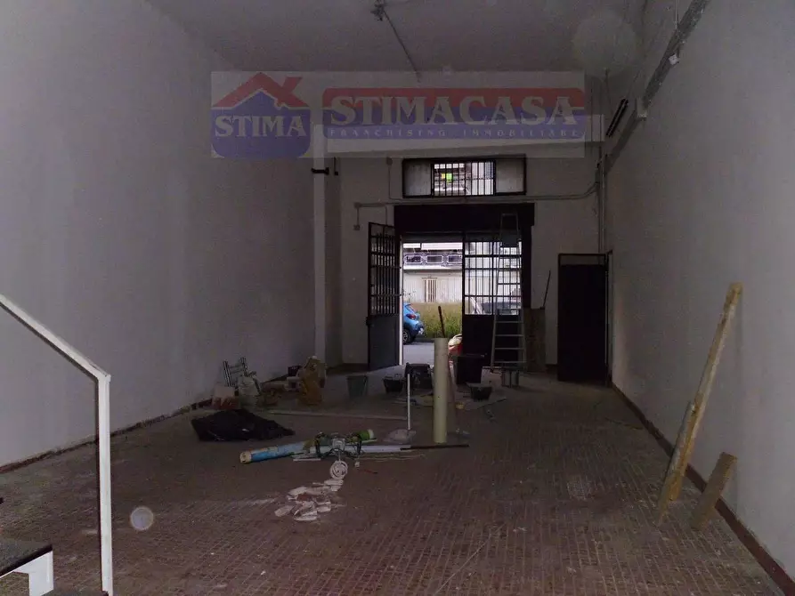 Immagine 11 di Locale commerciale in affitto  in VIA Padula a Casoria