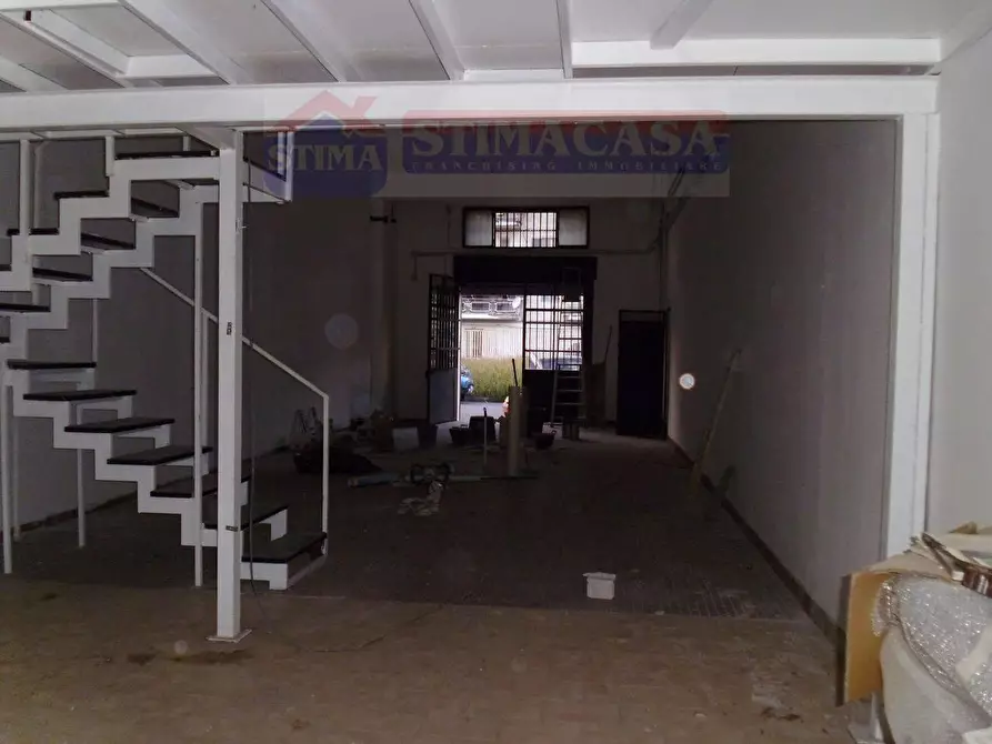 Immagine 12 di Locale commerciale in affitto  in VIA Padula a Casoria