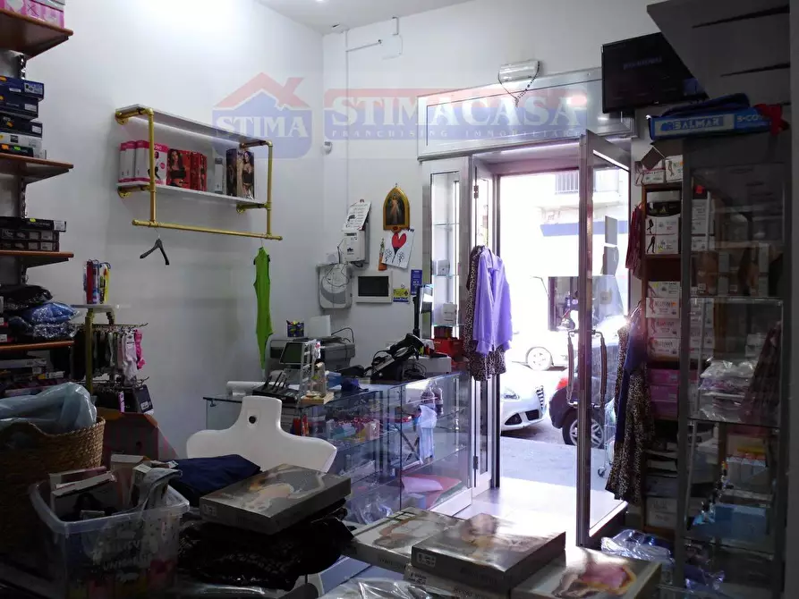 Immagine 2 di Negozio in affitto  in VIA Giovanni Amendola a Afragola