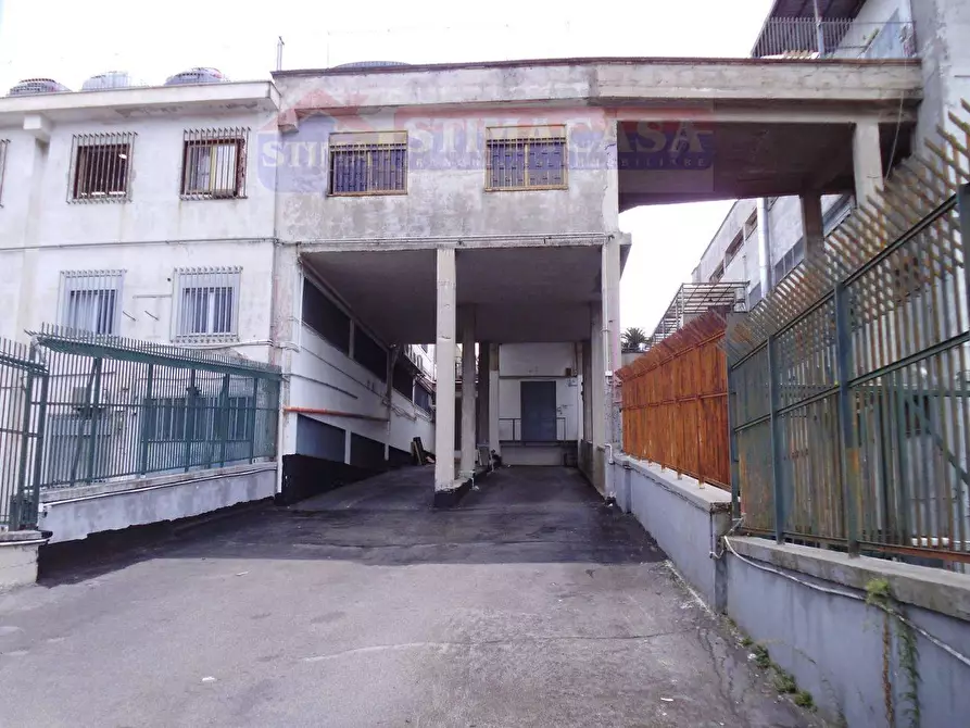 Immagine 1 di Capannone industriale in affitto  in VIA Tavernola a Casandrino