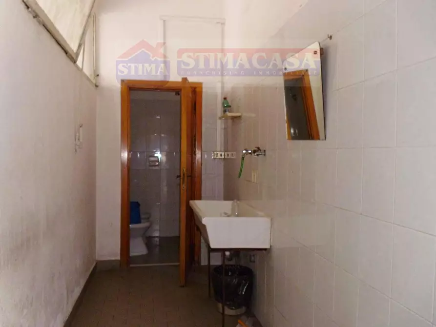 Immagine 12 di Capannone industriale in affitto  in VIA Tavernola a Casandrino