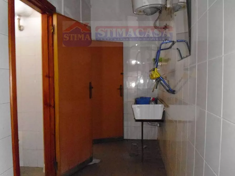 Immagine 13 di Capannone industriale in affitto  in VIA Tavernola a Casandrino