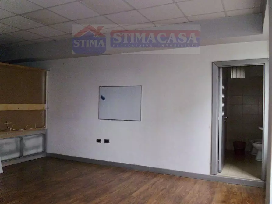 Immagine 21 di Capannone industriale in affitto  in VIA Tavernola a Casandrino