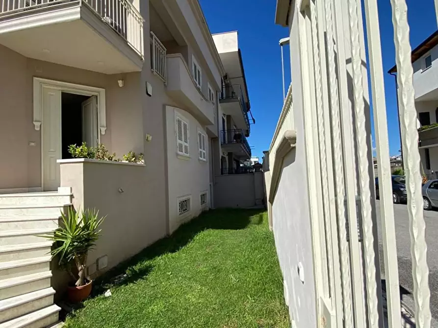 Immagine 2 di Casa bifamiliare in affitto  in STRADA Statale Sannitica a Casoria