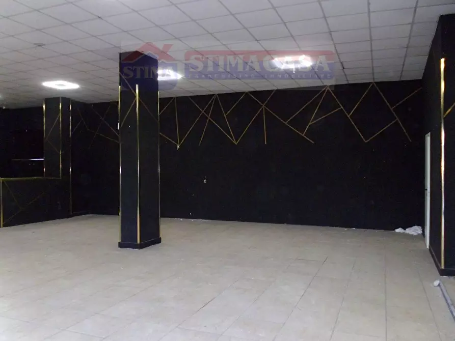 Immagine 1 di Locale commerciale in affitto  in VIA Principe di Piemonte a Casoria