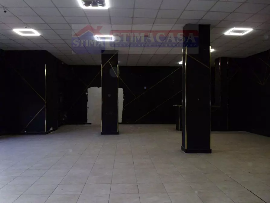 Immagine 2 di Locale commerciale in affitto  in VIA Principe di Piemonte a Casoria