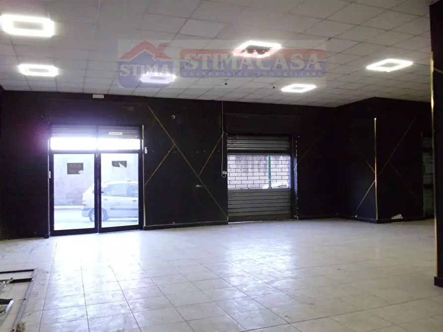 Immagine 3 di Locale commerciale in affitto  in VIA Principe di Piemonte a Casoria
