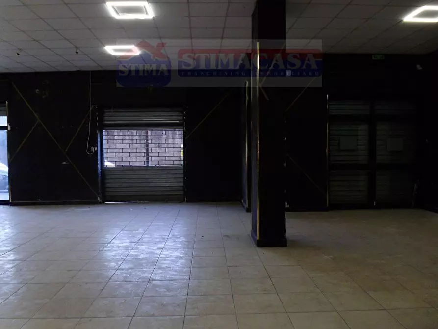 Immagine 4 di Locale commerciale in affitto  in VIA Principe di Piemonte a Casoria