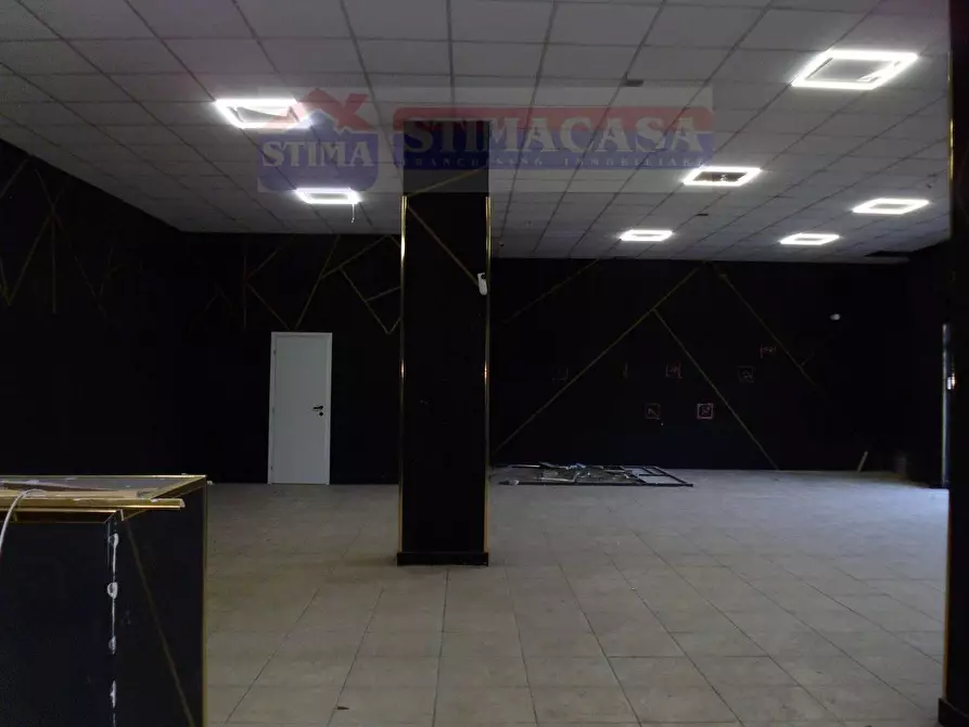 Immagine 5 di Locale commerciale in affitto  in VIA Principe di Piemonte a Casoria