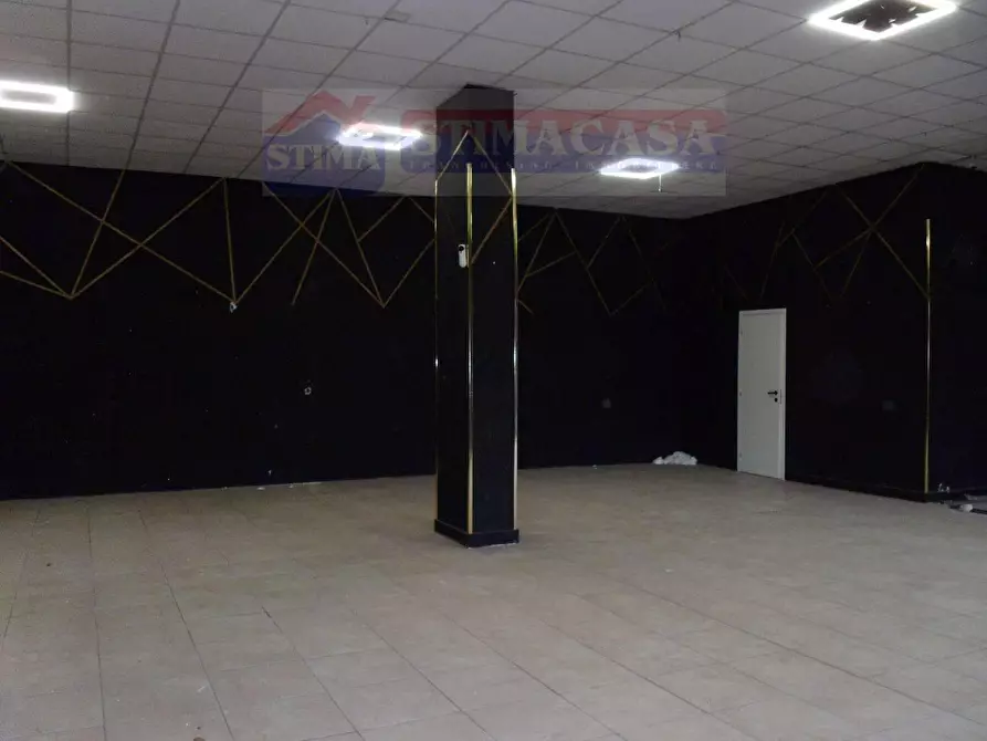 Immagine 7 di Locale commerciale in affitto  in VIA Principe di Piemonte a Casoria