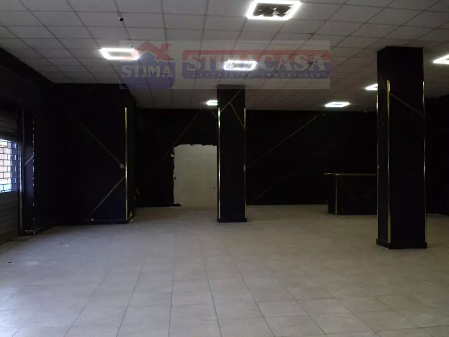 Immagine 8 di Locale commerciale in affitto  in VIA Principe di Piemonte a Casoria