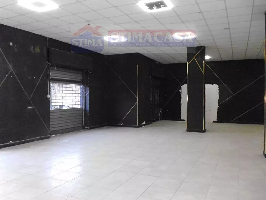 Immagine 9 di Locale commerciale in affitto  in VIA Principe di Piemonte a Casoria