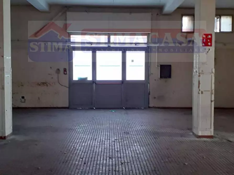 Immagine 4 di Attività commerciale in affitto  in VIA PADULA a Casoria