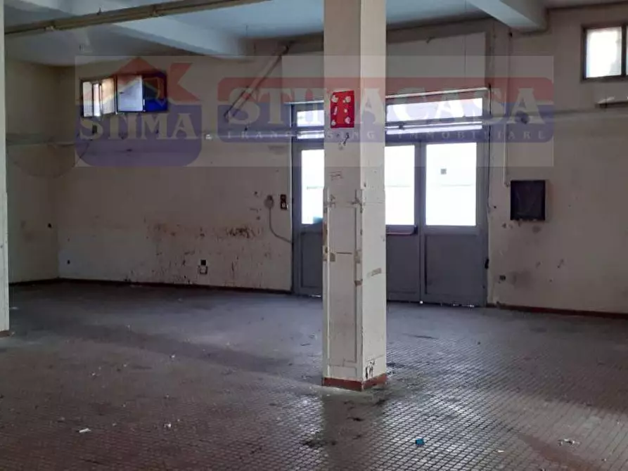 Immagine 5 di Attività commerciale in affitto  in VIA PADULA a Casoria