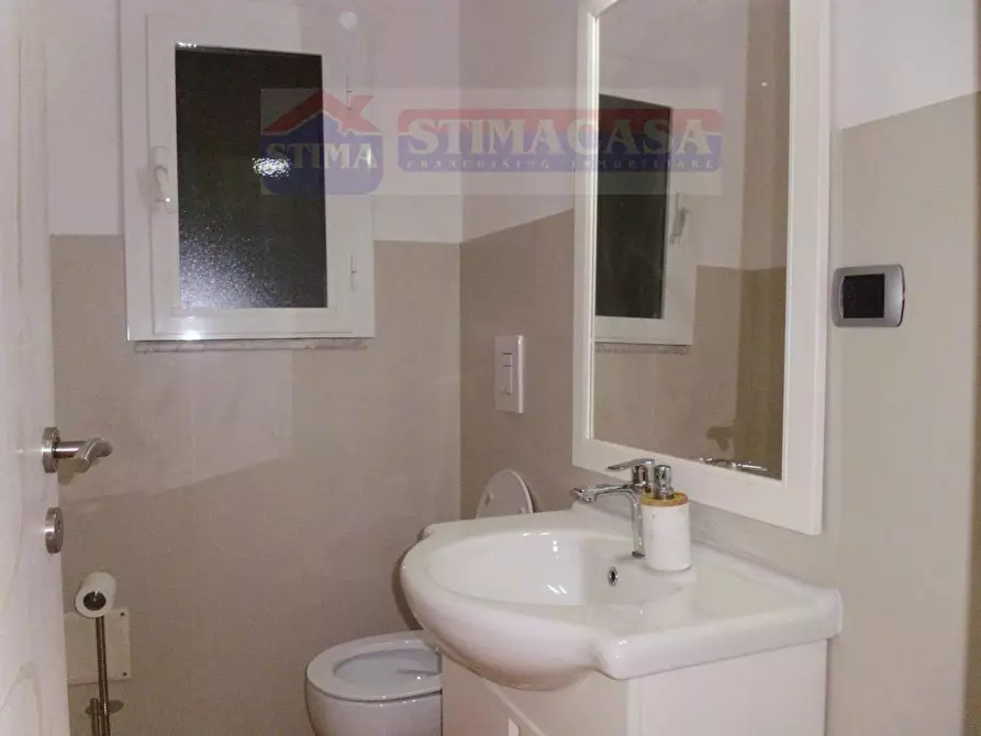 Immagine 11 di Locale commerciale in affitto  in VIA Napoli a Casoria