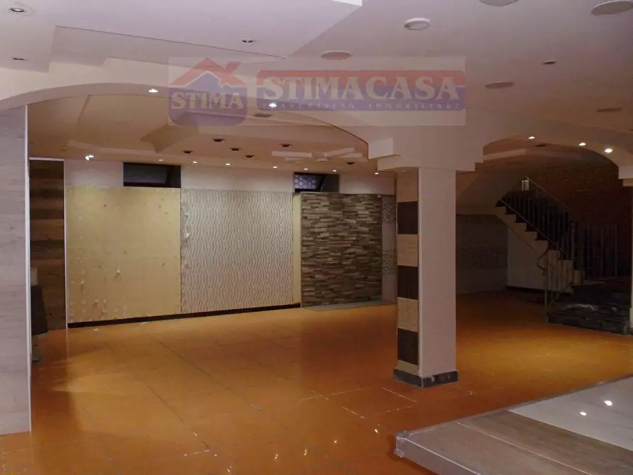 Immagine 1 di Locale commerciale in affitto  in VIA Napoli a Casoria