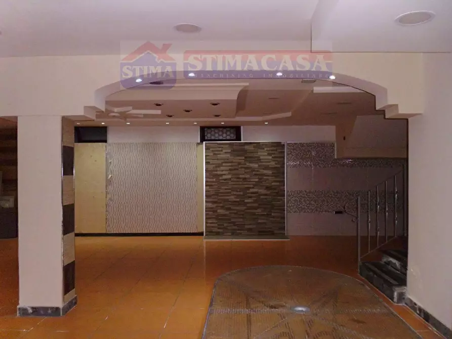 Immagine 2 di Locale commerciale in affitto  in VIA Napoli a Casoria