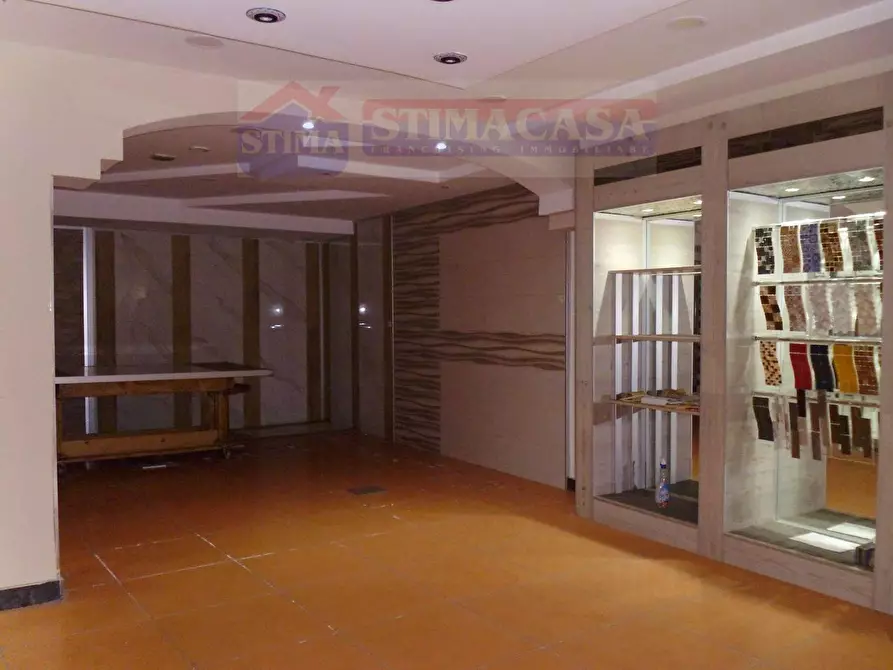 Immagine 5 di Locale commerciale in affitto  in VIA Napoli a Casoria