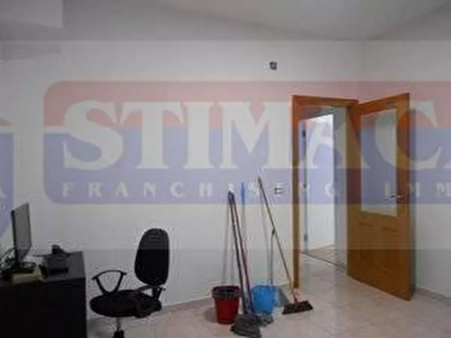 Immagine 15 di Ufficio in affitto  in VIA Piave a Casoria