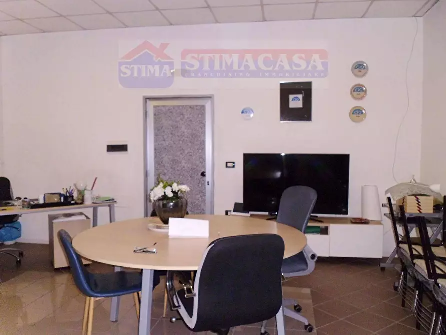Immagine 1 di Ufficio in affitto  in VIA CIRCUMVALLAZIONE a Casoria