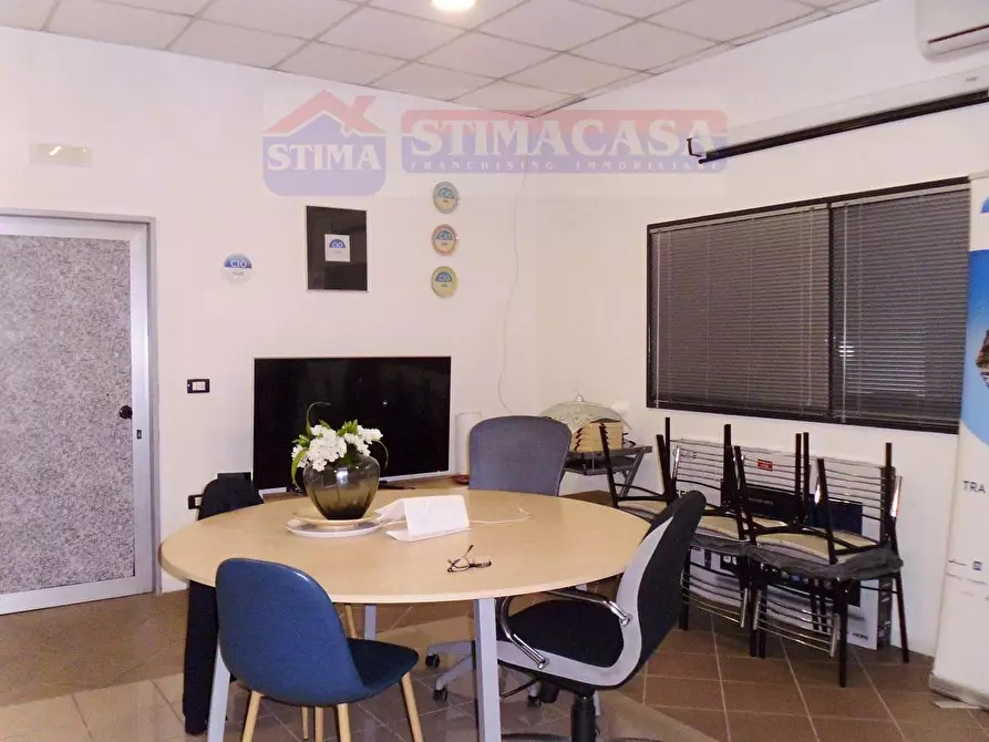 Immagine 10 di Ufficio in affitto  in VIA CIRCUMVALLAZIONE a Casoria