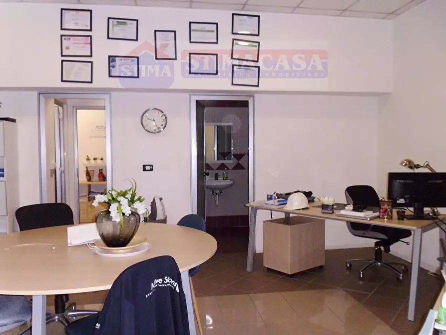 Immagine 3 di Ufficio in affitto  in VIA CIRCUMVALLAZIONE a Casoria