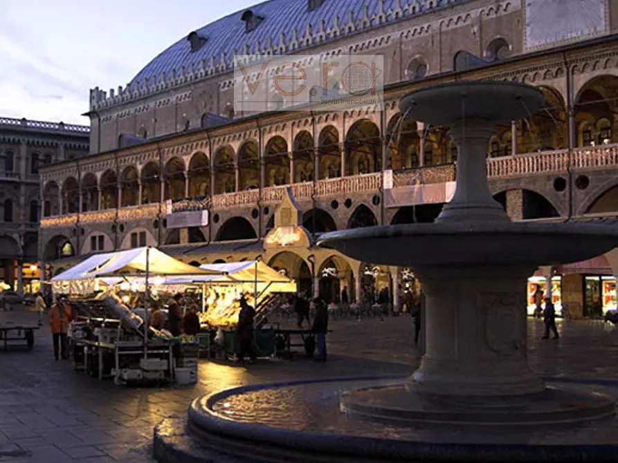 Immagine 4 di Locale commerciale in vendita  in VIA BREDA 21 a Padova