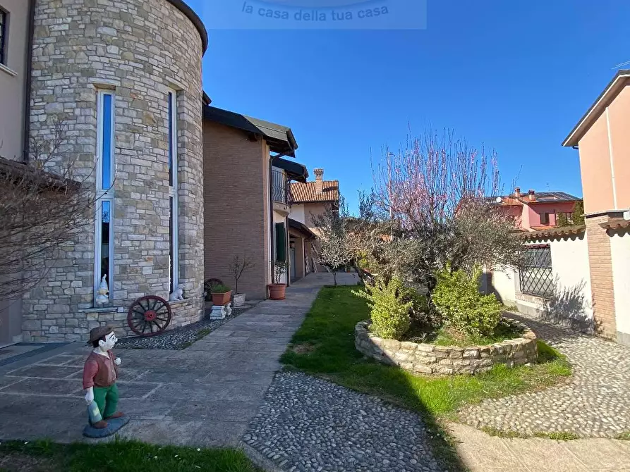 Immagine 1 di Villa in vendita  in VIA berlinguer a Comazzo