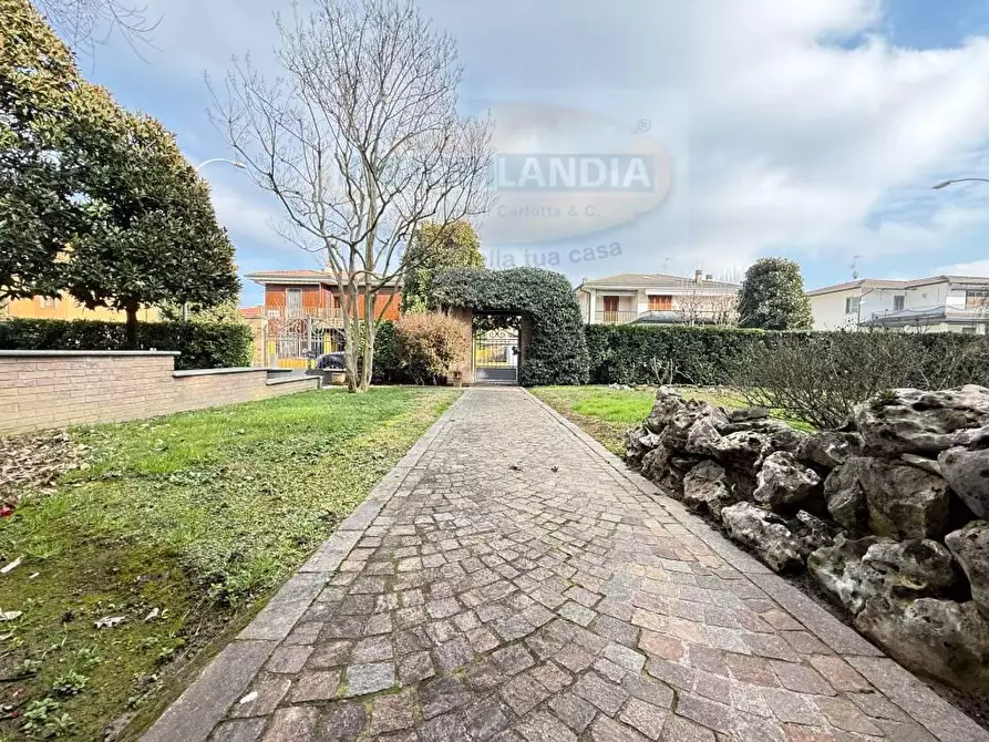 Immagine 4 di Villa in vendita  in VIA DANTE a Zelo Buon Persico
