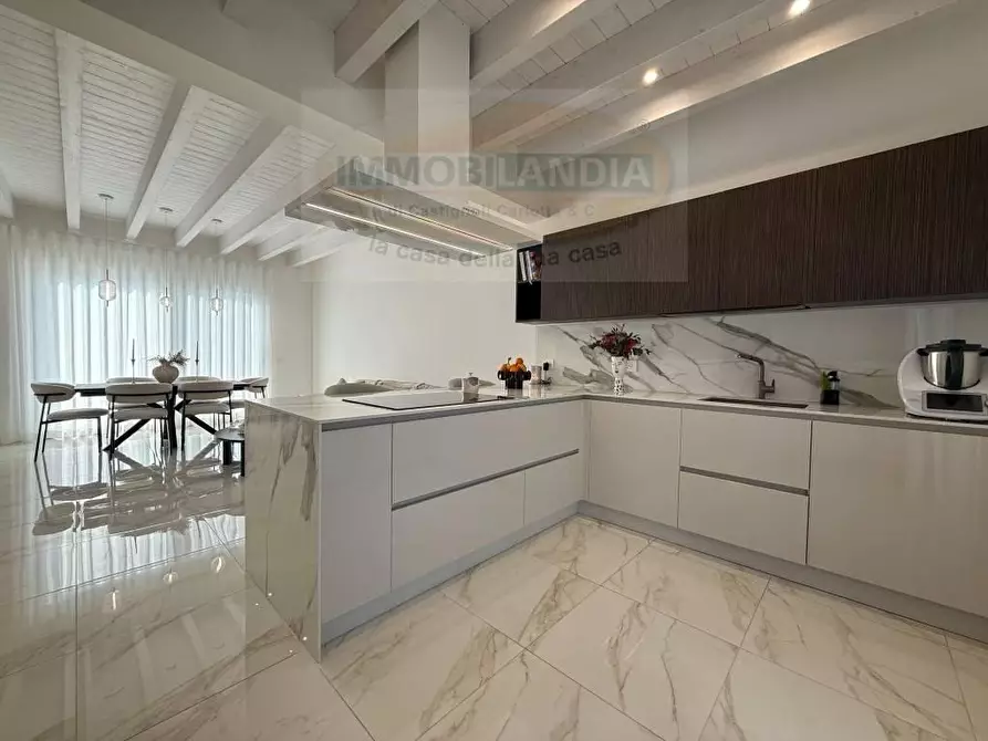 Immagine 5 di Casa bifamiliare in vendita  in VIALE europa 2 a Montanaso Lombardo