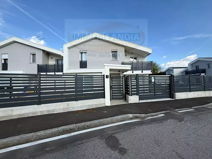 Immagine 1 di Casa bifamiliare in vendita  in VIALE europa 2 a Montanaso Lombardo