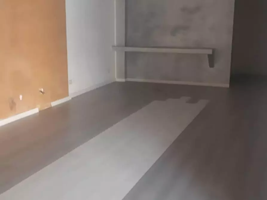 Immagine 6 di Locale commerciale in affitto  in VIA Vittorio Emanuele a Quartu Sant'elena