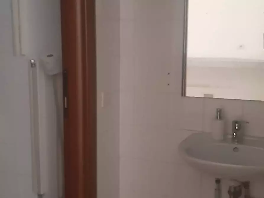 Immagine 7 di Locale commerciale in affitto  in VIA Vittorio Emanuele a Quartu Sant'elena