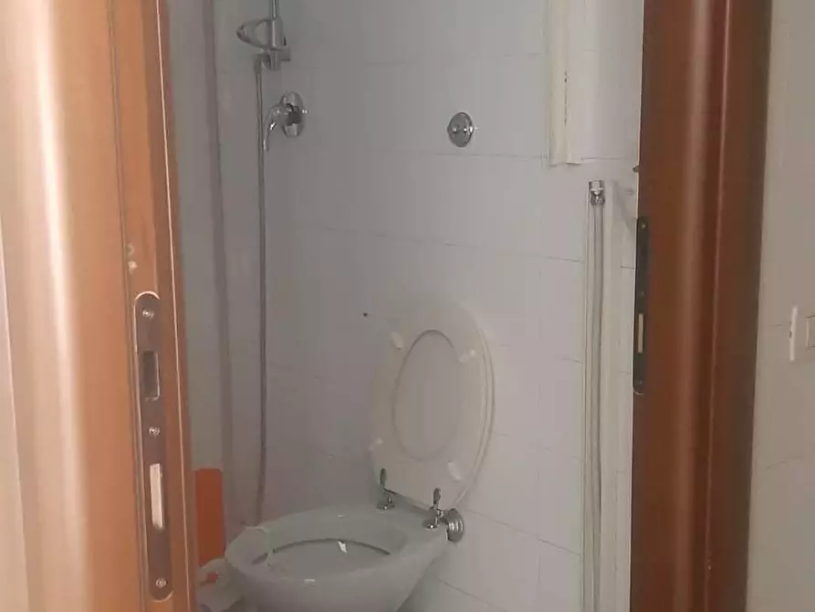 Immagine 8 di Locale commerciale in affitto  in VIA Vittorio Emanuele a Quartu Sant'elena