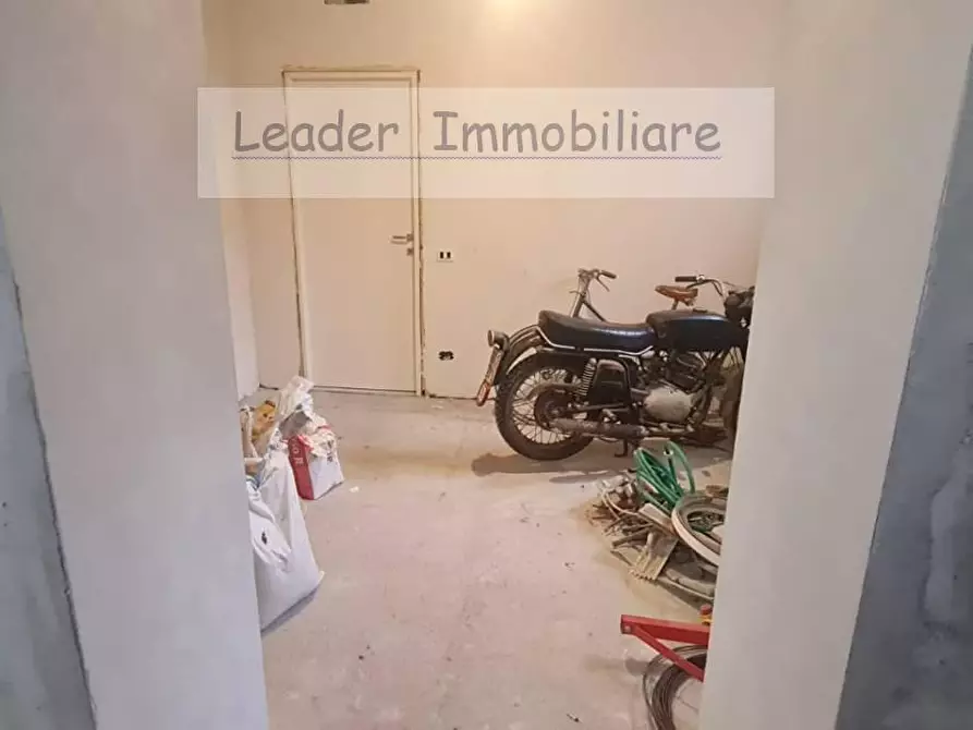 Immagine 3 di Magazzino in vendita  in monte grappa 12 a Como