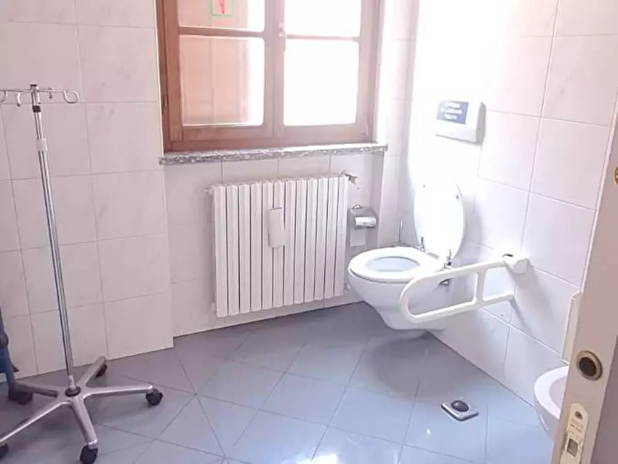 Immagine 12 di Ufficio in vendita  in Battisti 9 a Bulgarograsso